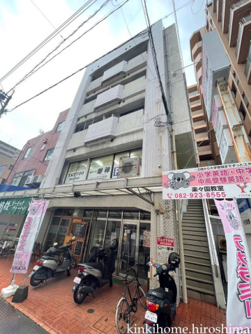 広島市佐伯区楽々園のマンションの建物外観