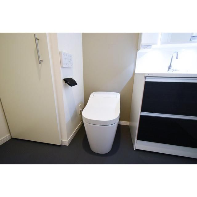 オーパスホームズ三田のトイレ写真