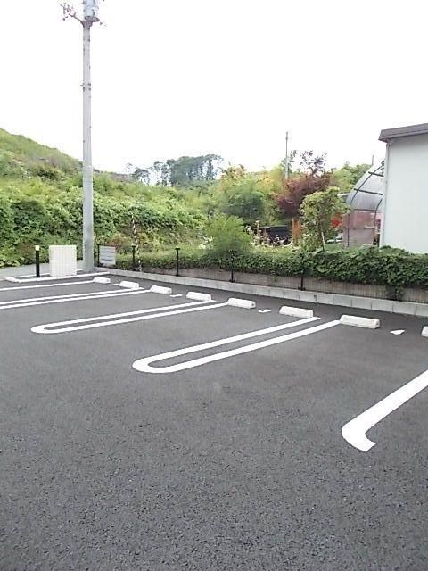 【ジョワイユの駐車場】