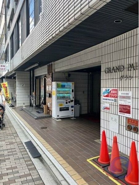 【京都市上京区元北小路町のマンションのエントランス】