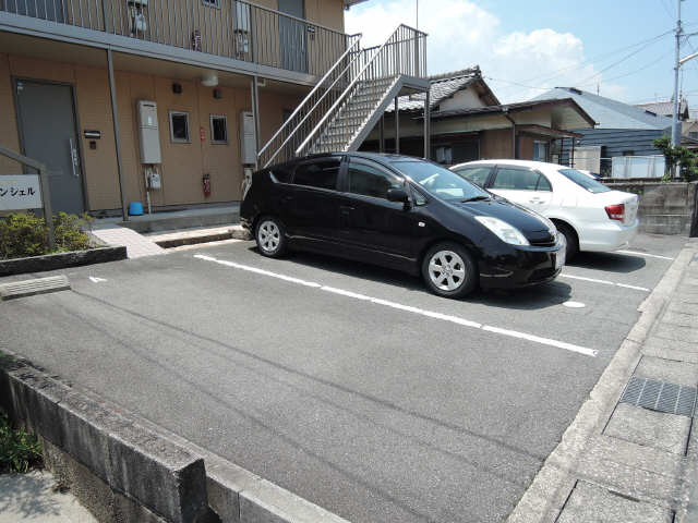 【アルカンシェルの駐車場】