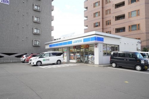 【札幌市中央区北三条西のマンションのコンビニ】