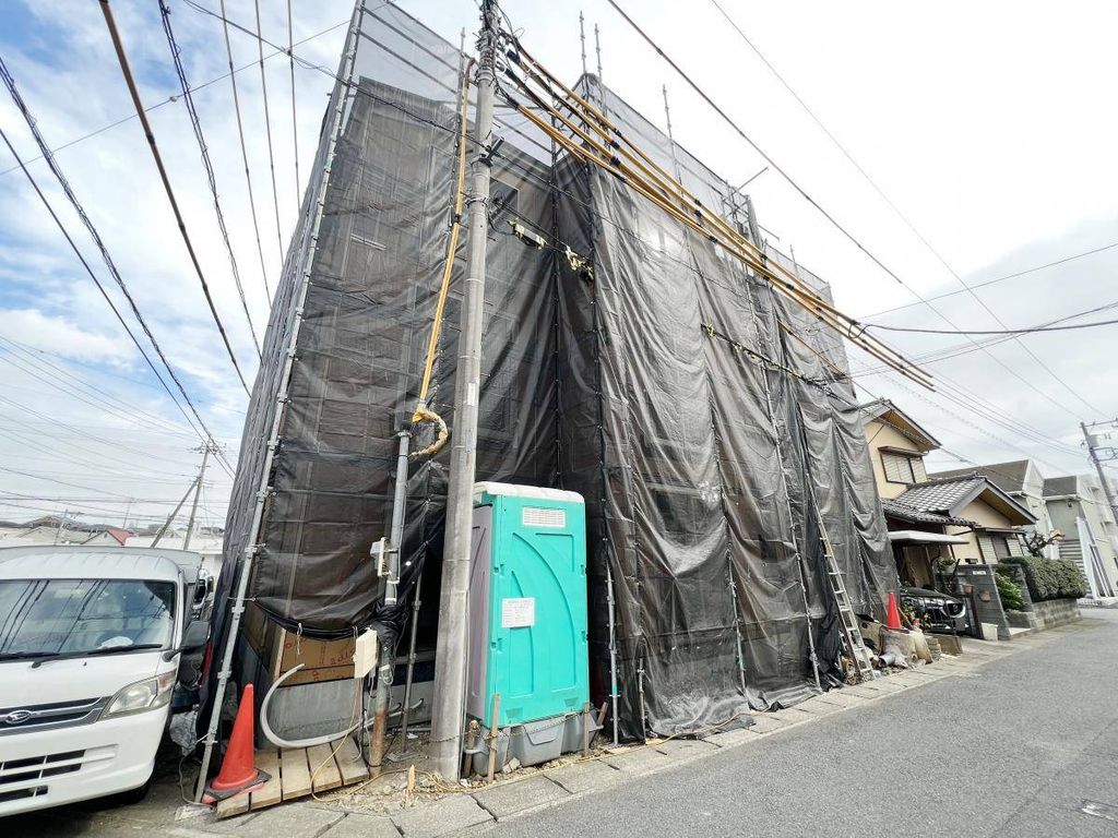 伊勢原市東成瀬のアパートの建物外観