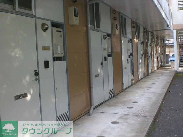 【小金井市関野町のマンションの玄関】