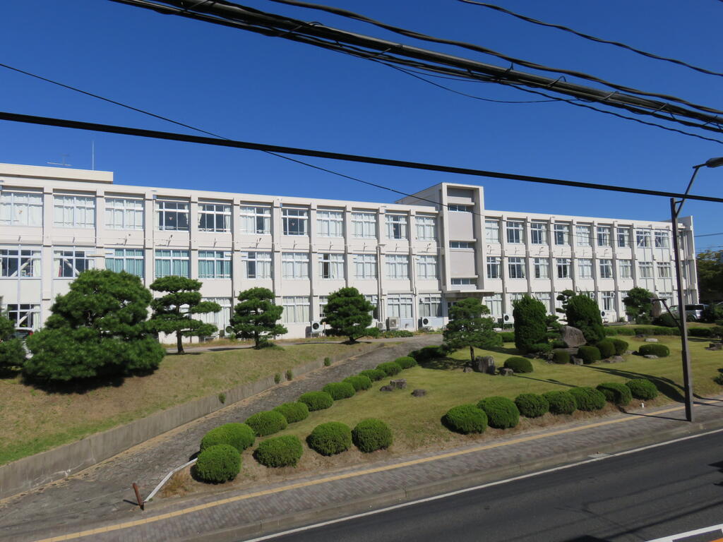 高校・高専　鳥取県立鳥取商業高等学校（高校・高専）まで700m