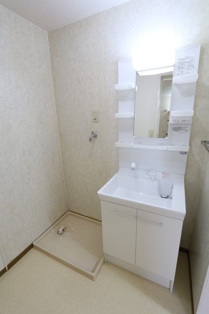 洗面設備　☆忙しい朝に便利なシャワー付独立洗面台☆