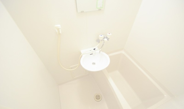 洗面設備　写真は別号室のものです。