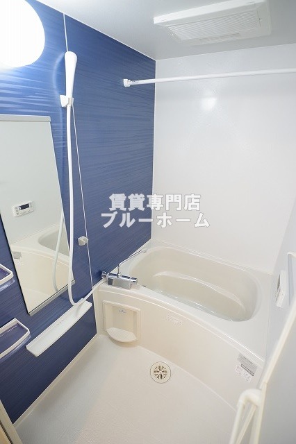 バス・シャワールーム　浴室乾燥・追い炊き機能付きのお風呂！