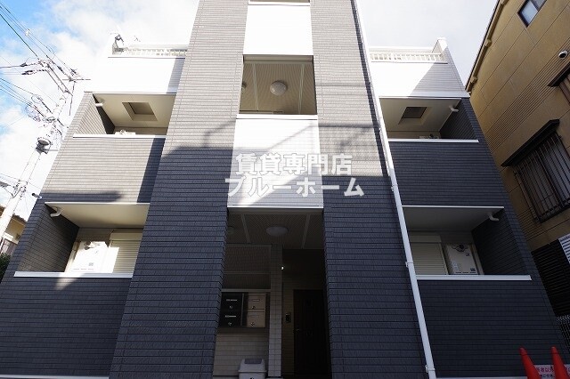 建物外観　木造3階建てのきれいな物件！