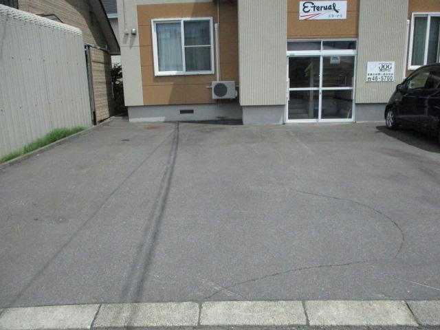 駐車場　駐車場