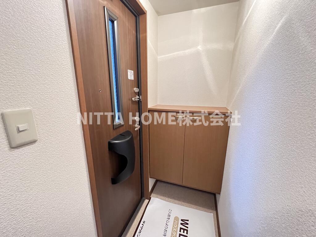 玄関　【同タイプ物件写真】下駄箱も付いています！！