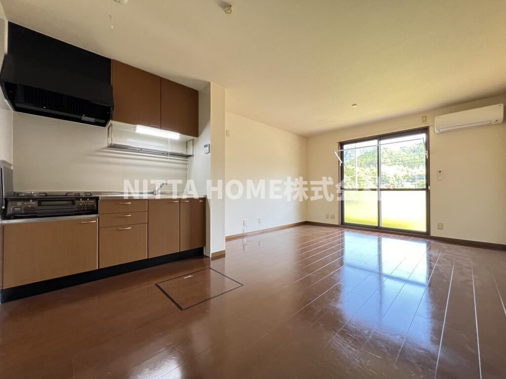 居室・リビング　【同タイプ物件写真】リビングは広々１２帖☆彡