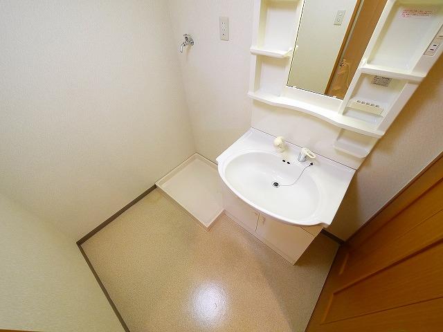 洗面設備　コンパクトで使いやすい洗面所