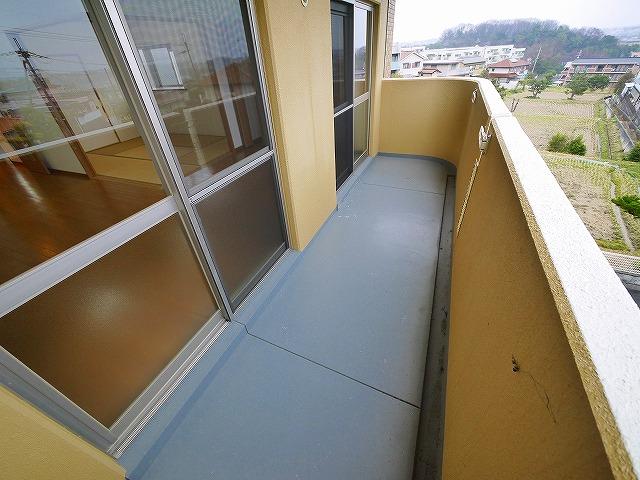 バルコニー　陽当たり良好なバルコニーです