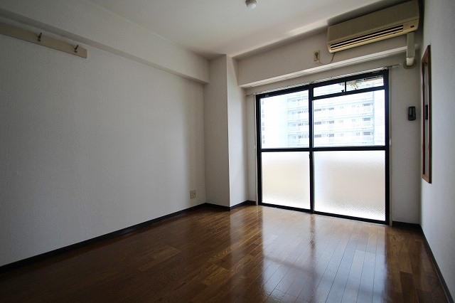 居室・リビング　同物件別号室の写真です。