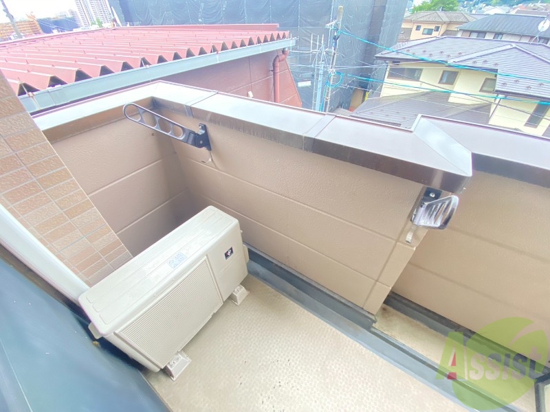 バルコニー　こちらはバルコニーになります。洗濯物も干せそうです。