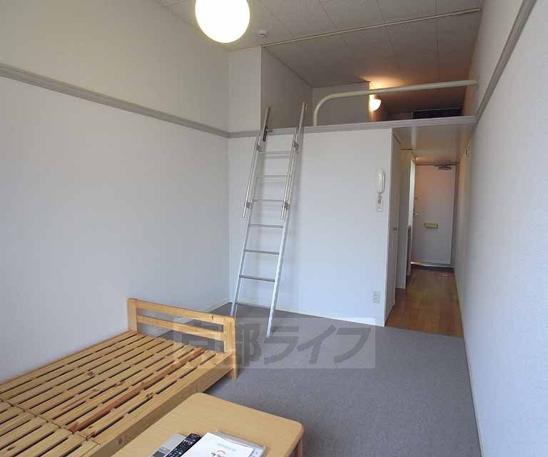 居室・リビング　ロフトのある広々とした部屋です。