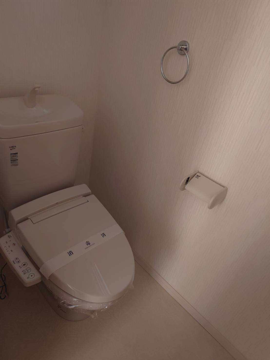 トイレ　温水洗浄便座