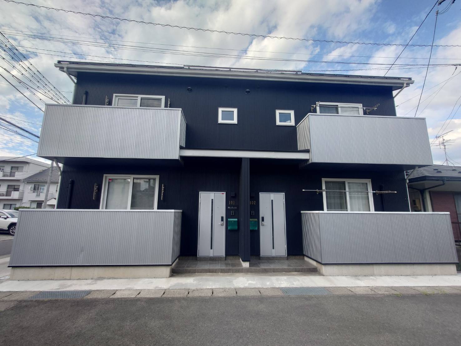 建物外観　南向き2階建て