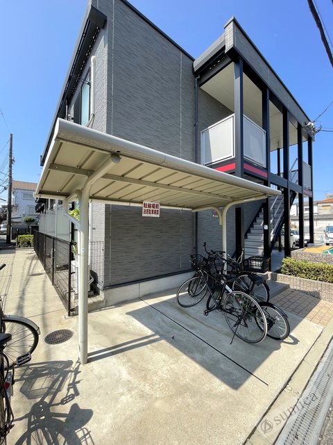 エントランス　スマートに佇むお家。毎日が楽しくなります。