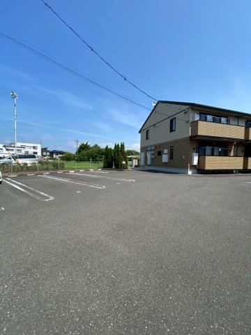 駐車場　車をお持ちの方に嬉しい駐車場付きの物件です