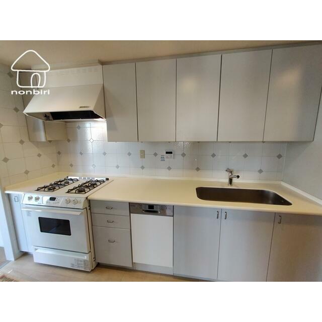 キッチン　かなりの大きさのキッチンです