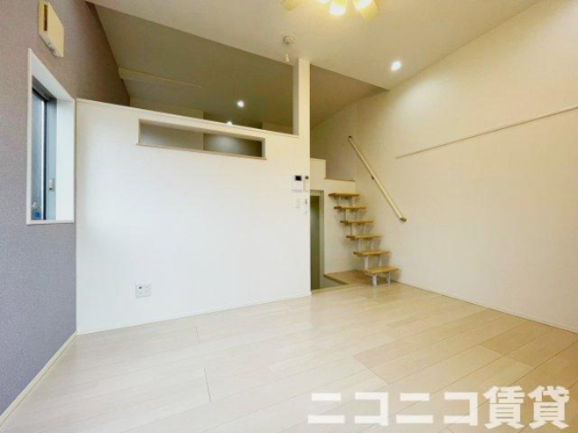 居室・リビング　写真は同型タイプの為、現状を優先します。