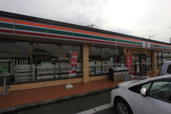 コンビニ　セブンイレブンつくば花室店（コンビニ）まで75m