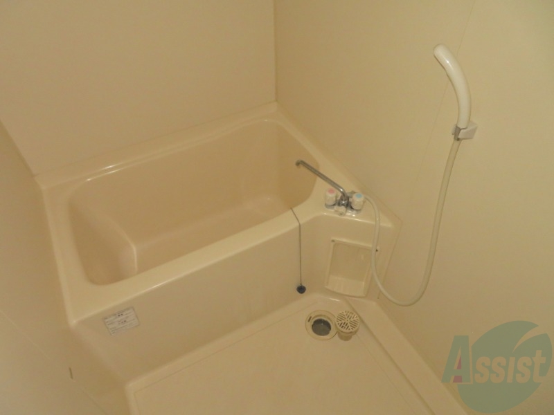 バス・シャワールーム　こちらお風呂になります。一日の疲れを癒してください。