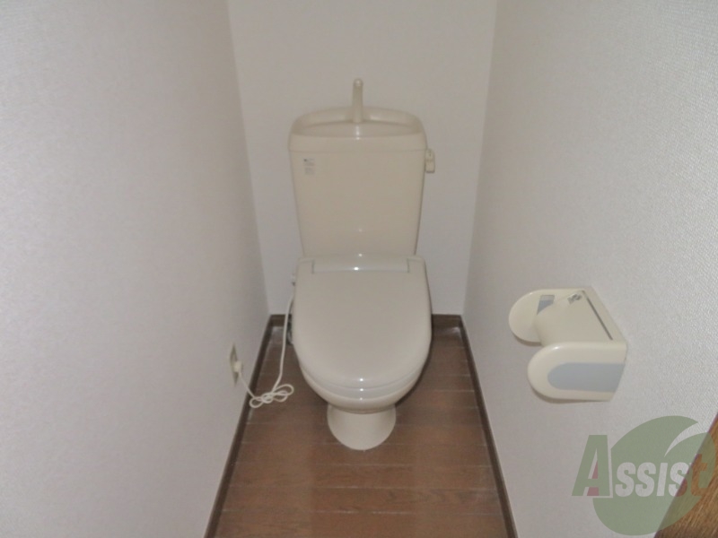 トイレ　シンプルなトイレです。問題なくお使いいただけます。
