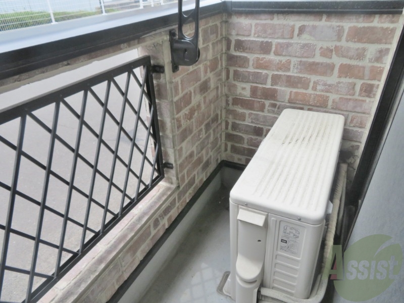 バルコニー　ちょっとしたバルコニーです。問題なくお使いいただけます。