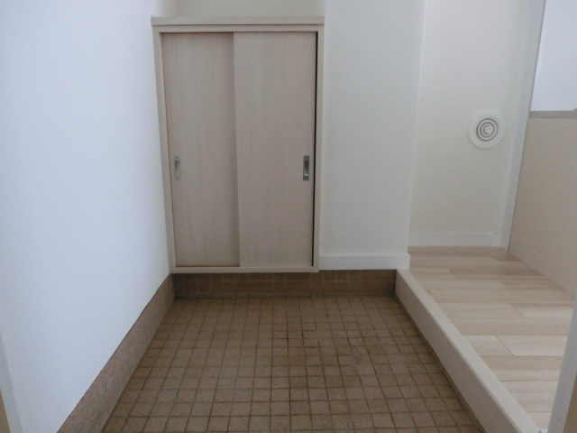 玄関　※写真は別のお部屋のものです。現況を優先させて頂きます。