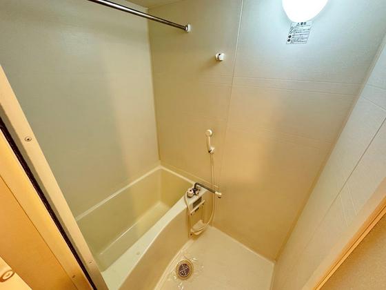 バス・シャワールーム　※別部屋の写真です