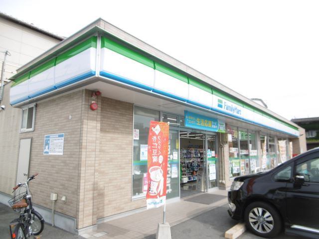 コンビニ　ファミリーマートいせ中島店（コンビニ）まで597m