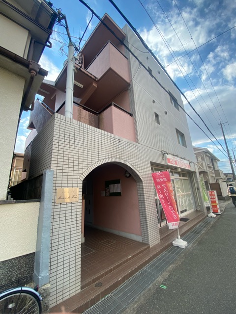 建物外観　外壁タイル張りでオシャレな外観です！