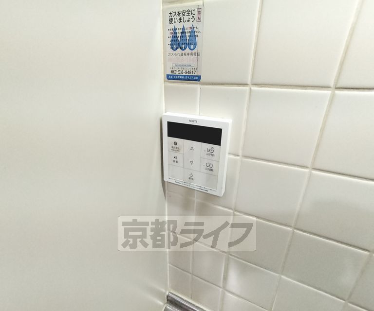 その他設備　給湯器リモコンです。