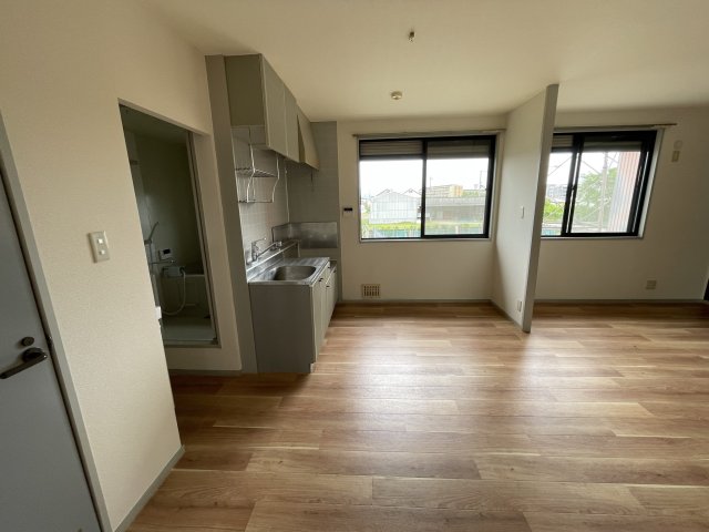 居室・リビング　イメージとして同建物他部屋を表示しています