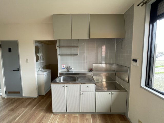 キッチン　イメージとして同建物他部屋を表示しています