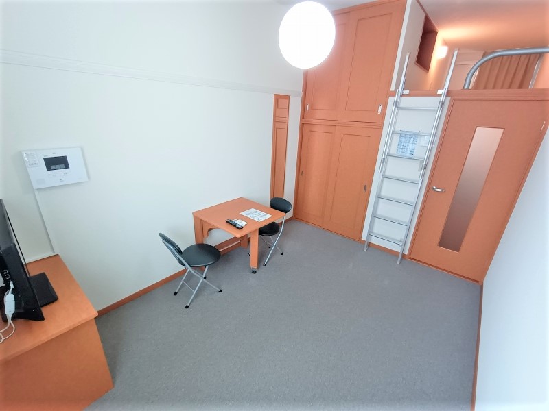 居室・リビング　家電・家具付きのお部屋です。