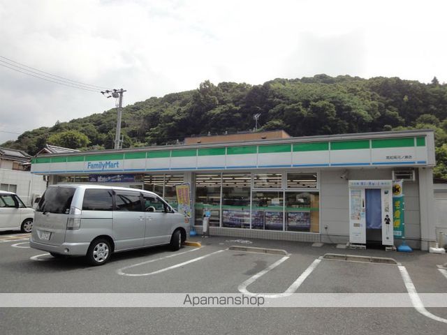 コンビニ　ファミリーマート（コンビニ）まで808m