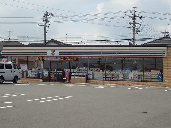コンビニ　セブンイレブン西尾住崎町店（コンビニ）まで500m