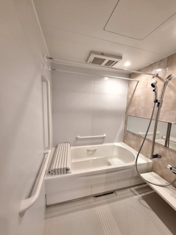バス・シャワールーム　浴室乾燥機付き