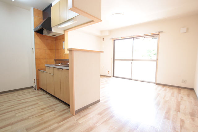 居室・リビング　明るい陽射しが差し込むリビングスペース！