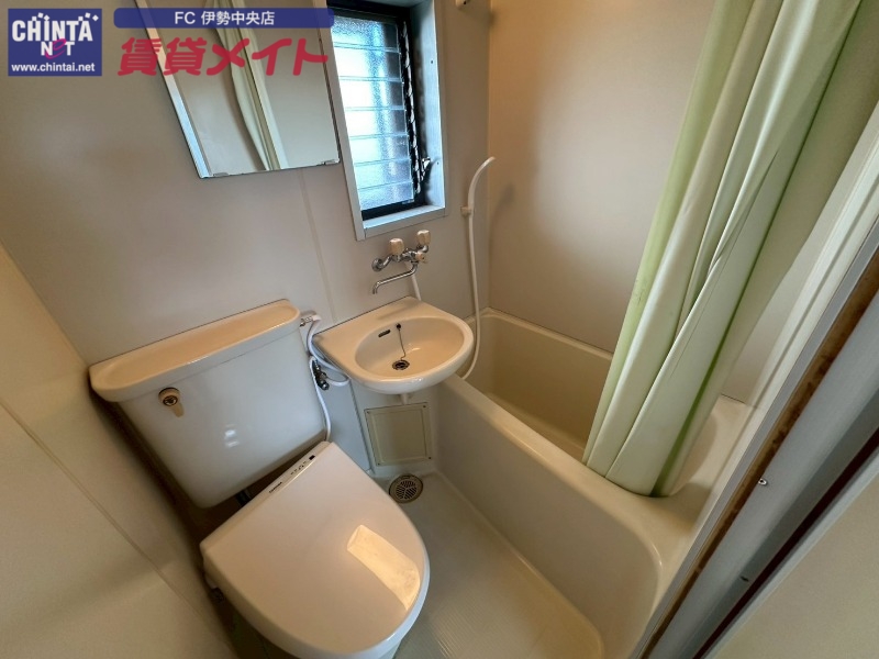 バス・シャワールーム　同型別室のお写真です