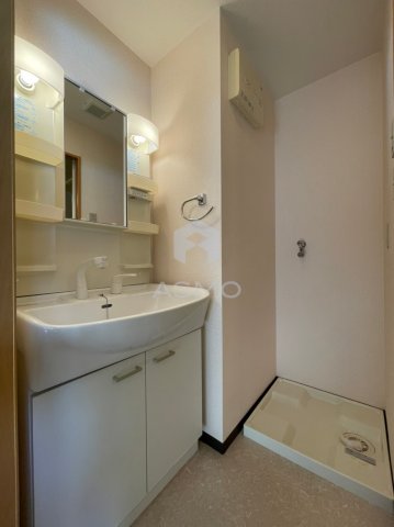 洗面設備　同マンション別部屋　参考写真