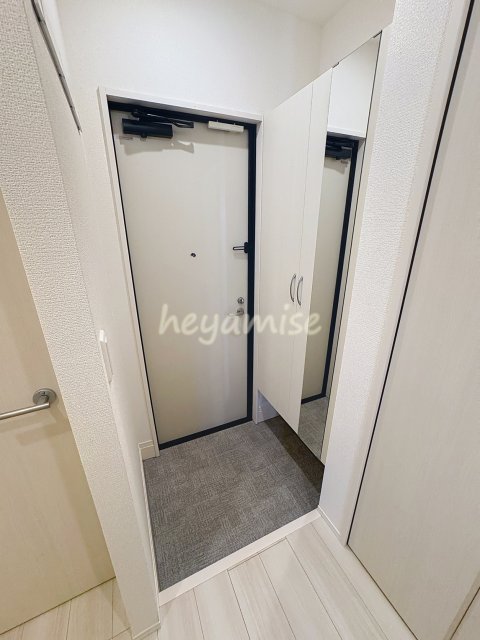 玄関　写真は別号室