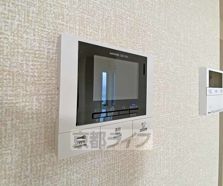 セキュリティ　モニターで来客の顔が確認できるので安心です。