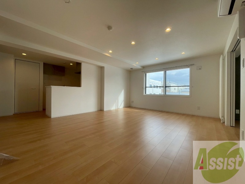 居室・リビング　広々としたリビングですね。使い勝手がよさそうですね！