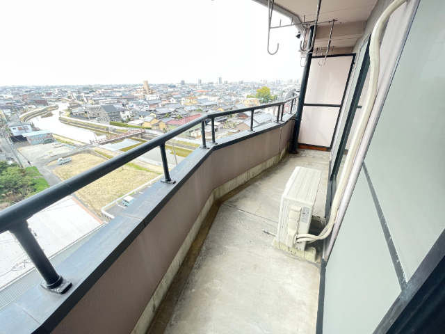 バルコニー　広く見えるベランダです