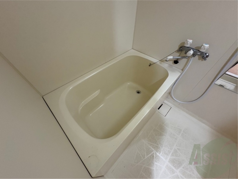 バス・シャワールーム　お風呂になります。一日の疲れを癒してくださいね。